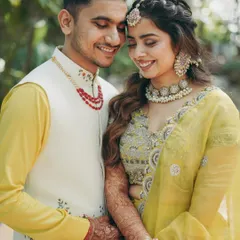 A close-up from Tanisha's beautiful Haldi ceremony in Raipur. For this look, we focused on glowing skin, soft smoky eyes, and a warm nude lip that complemented her yellow lehenga. It’s all about creating a fresh and celebratory look for daytime events.