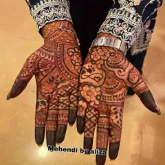 A mature henna stain after a few days. You can see the deep, almost black color that my organic henna achieves. This design also features a cute paw print for a pet lover.