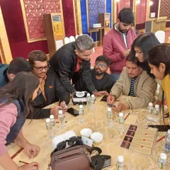 Team building should be an experience, not just an exercise. Here, we had the EXL team dive into a collaborative VR murder mystery. I facilitate these modern, engaging activities to ensure teams connect, solve problems, and build real camaraderie.