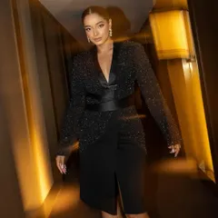 Serving Melbourne magic with the stunning Lisa Mishra. For a red carpet event like the Indian Film Festival of Melbourne, it's all about owning the spotlight with shimmer and a killer silhouette.