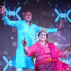 Age is just a number on my dance floor. This couple proves that joy and rhythm are timeless. I specialize in creating simple, fun choreography that brings everyone, from grandparents to grandkids, together.