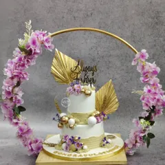 This non-fondant boho wedding cake is one of our favorites. We created a beautiful display using a custom floral hoop, delicate gold leaf accents, and a modern tiered structure. It’s a perfect example of how we can create a breathtaking centerpiece for your special day without using fondant.