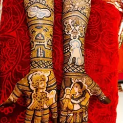 An example of how I incorporate truly personal elements into bridal mehendi. This design features beautiful portraits of the bride and groom, along with a special illustration of their beloved pet dog, making it a unique and heartfelt piece.