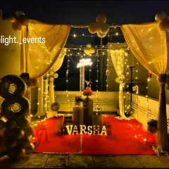 We transform open spaces into romantic retreats. This terrace decoration for an 18th birthday features a beautiful canopy made of sheer golden drapes and fairy lights, creating a warm and intimate setting under the stars.