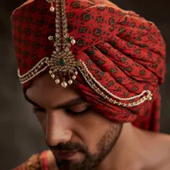 The Reza Head Jewel, a regal piece inspired by the Mughal era. This is for the modern groom who wishes to express his unique sense of style and embrace artistic expression on his wedding day.