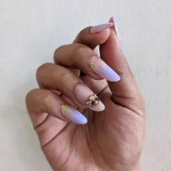 This design combines a soft lavender ombre with a delicate crystal arrangement. The accent nail features a beautiful cluster of gold and iridescent Swarovski crystals, creating a truly luxurious effect.