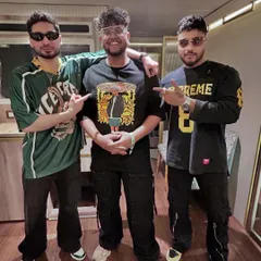 Standing with the GOATs, Raftaar and Krsna. Being in the same room with the legends I grew up listening to is a different vibe altogether. Respect to the OGs.