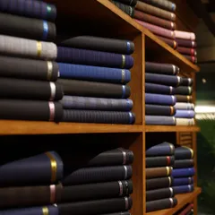 The journey of a bespoke suit begins here, with the selection of the perfect fabric. I offer an exhaustive collection of international fabrics, from fine wools to pure linens, for you to choose from.