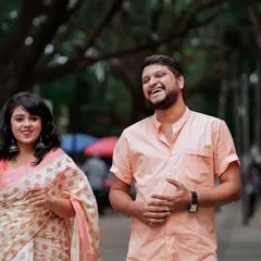 We love capturing the real you. This pre-wedding shoot on a bustling Bangalore street shows that the most beautiful moments are often the unscripted ones, full of genuine laughter and easy companionship.