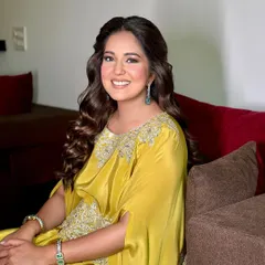 A beautiful half-pinup hairstyle with soft waves. This is a classic and versatile look that works for almost any event, from a Roka to a reception.