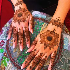 This beautiful mandala design is perfect for someone who wants an elegant but not overly heavy pattern. The intricate details are focused on the center of the hand, with simple patterns on the fingers.