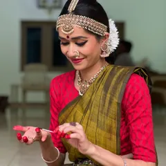 The final touch. Applying the Altha to the fingertips is a meditative process that centers the dancer. It is one of the last steps in becoming the character you will portray on stage.