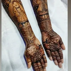 I specialize in telling your love story through henna, like with these beautiful bride and groom portraits. We can customize these figures to capture the essence of your relationship, making your bridal mehndi truly one of a kind.