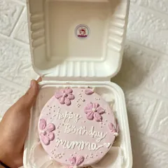 A special chocolate bento cake for the most special person: Maa. The delicate floral piping makes this a simple yet beautiful way to say "Happy Birthday".