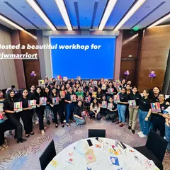 Art brings people together. Here’s a look at a wonderful, large-scale workshop I hosted for the team at JW Marriott. It’s amazing to see how a shared creative experience can energize an entire room and build stronger team bonds.