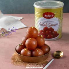 When shooting for export brands like this, the goal is to make a traditional product look premium and trustworthy. I used soft lighting and careful propping to highlight the quality of the Gulab Jamuns and the packaging.