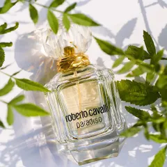 New work with a new type of glass for Roberto Cavalli. We used natural light and fresh green leaves to create a feeling of paradise, perfectly matching the perfume's name, "Paradiso."