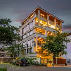 Presenting a stunning facade at Rosewood, Gurgaon, designed to be timeless and effortlessly elegant. With clean, straight lines and subtle classical details, the building makes its presence felt, especially when illuminated at dusk.