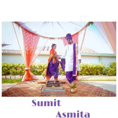 The Saptapadi, or seven steps, is a key ritual in a Hindu wedding. This shot captures the couple taking their first steps together as husband and wife during their Maharashtrian ceremony.
