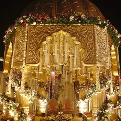 Our signature golden dome mandap stands as a beacon of grandeur. Adorned with a crown of fresh flowers and intricate carvings, it creates a sacred and royal space for the wedding ceremony.