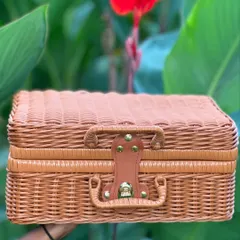 This multipurpose rattan style suitcase is a perfect example of style and functionality. Its classic design is ideal for creating hampers, using as a makeup vanity, or for elegant storage.
