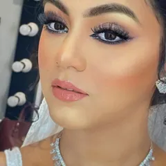 Another angle of the Arabic bridal makeup, showing how the lashes look from the side. The curl and length are designed to open up the eyes, ensuring they are the main focus from every viewpoint.