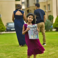 Including the whole family makes a maternity session so special. I captured this sweet moment as a proud big sister announces her new role, with her parents looking on, creating a memory the entire family will cherish.
