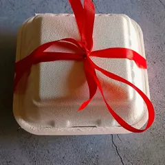 This is how my bento cakes come packaged. The eco-friendly box is tied with a simple red ribbon, making it a perfect and elegant small gift.