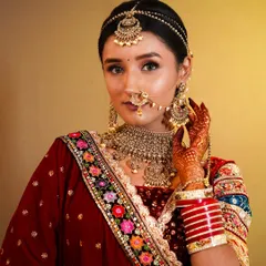 A stunning traditional look created by one of my students. The makeup and jewellery styling are absolutely perfect.