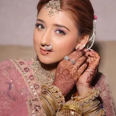 A closer look at the flawless base and soft eye makeup from a bridal look by my student. I teach how to make the skin look radiant, not cakey, even with full coverage.