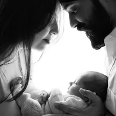 A powerful, artistic silhouette capturing the profound connection between parents as they hold their new baby. This is the kind of timeless, emotional portrait I love to create.