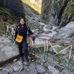 Cosplaying as a trekker, but really, it's just love. Sach hai, pyaar mein log kuch bhi kar lete hai, and my love for the mountains made me do this.
