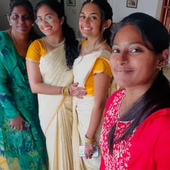 A selfie with the lovely sisters Shruthi and Shwetha from the USA. It's always a pleasure to work with them and their family.