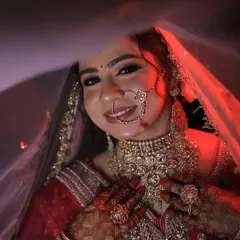 A happy bride, a happy me! These stunning portraits of my client show her looking radiant and confident on her wedding day in her rental lehenga and jewellery.