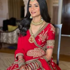 A beautiful smile from a radiant bride. This look showcases how a minimal base and soft waves can create a look of effortless elegance, perfect for a royal wedding setting in Jaipur.