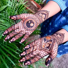 A full view of the Karwa Chauth special henna, showcasing the storytelling element and the intricate details.