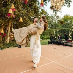 Capturing that perfect lift. This beautiful outdoor sangeet performance was all about natural chemistry and joy. I choreograph moments like these to feel effortless and look stunning in photos.