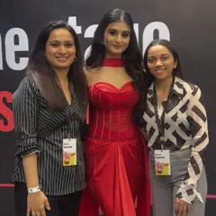 A picture with my team and the gorgeous Payal Gaming at the YouTube Fanfest. It was an absolute joy to bring her red carpet glam to life for such a big event.