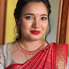 A smiling portrait that shows the confidence a great makeup look can bring. The red lip is the star of this elegant and traditional look.