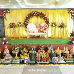 A beautiful display of Seer Thattu with decorated dolls representing a wedding procession. Each platter is carefully arranged and becomes a piece of art in itself.