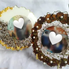 Two different styles of mini photo frames made from preserved roses. One has a white base with gold flakes, and the other uses the rose petals to create a rich, dark border.