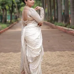 The dhoti-style drape of the Nauvari is so unique and powerful. This full-length shot shows the complete look.