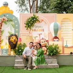 This is what it's all about: a picture-perfect moment for Mireya's family at her 'Wild One' boho-themed party. I design stunning backdrops that not only look great in photos but also create a magical atmosphere for you and your guests to enjoy.