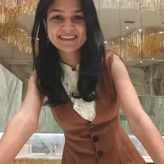 A close-up from a recent event. Sharing my story of leaving medicine for art reminds me that our paths don't have to be linear. Being an artist is not just my job, it's who I am.