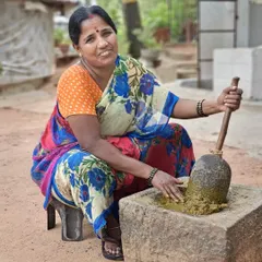 The journey of color begins here. Our artisan, Banu, is hand-grinding Myrobalan, a key ingredient for our natural dyes. We believe in using organic, GOTS-certified materials, connecting our craft directly to the earth and its gentle, elegant hues.