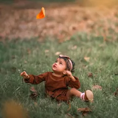 The simple wonder of a baby watching a falling leaf. These are the tiny, magical moments of discovery that I love to capture in my outdoor children's portraits.