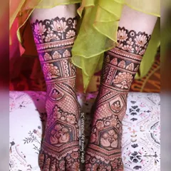 Intricate bridal feet henna with beautiful symmetry. This design includes lotus flowers, swans, and detailed jaal work, creating a pattern that is both traditional and elegant.