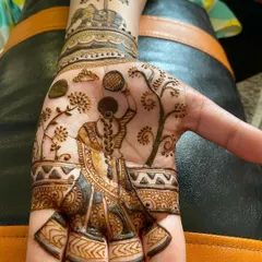A close-up of a beautiful Karvachauth design, depicting a woman in traditional attire looking at the moon through a chalni. The fine details in her clothing and the surrounding scenery are meticulously drawn.
