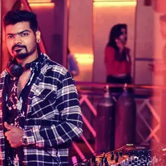 Getting ready for a crazy weekend at The Fixx Bar. This is my office, where I blend everything from Deep House to Bollywood.
