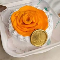 Our seasonal Mango Bento Cake is a little box of sunshine. We top this personal-sized cake with a beautiful rose made from fresh, sweet mango slices. It's the perfect individual summer treat.